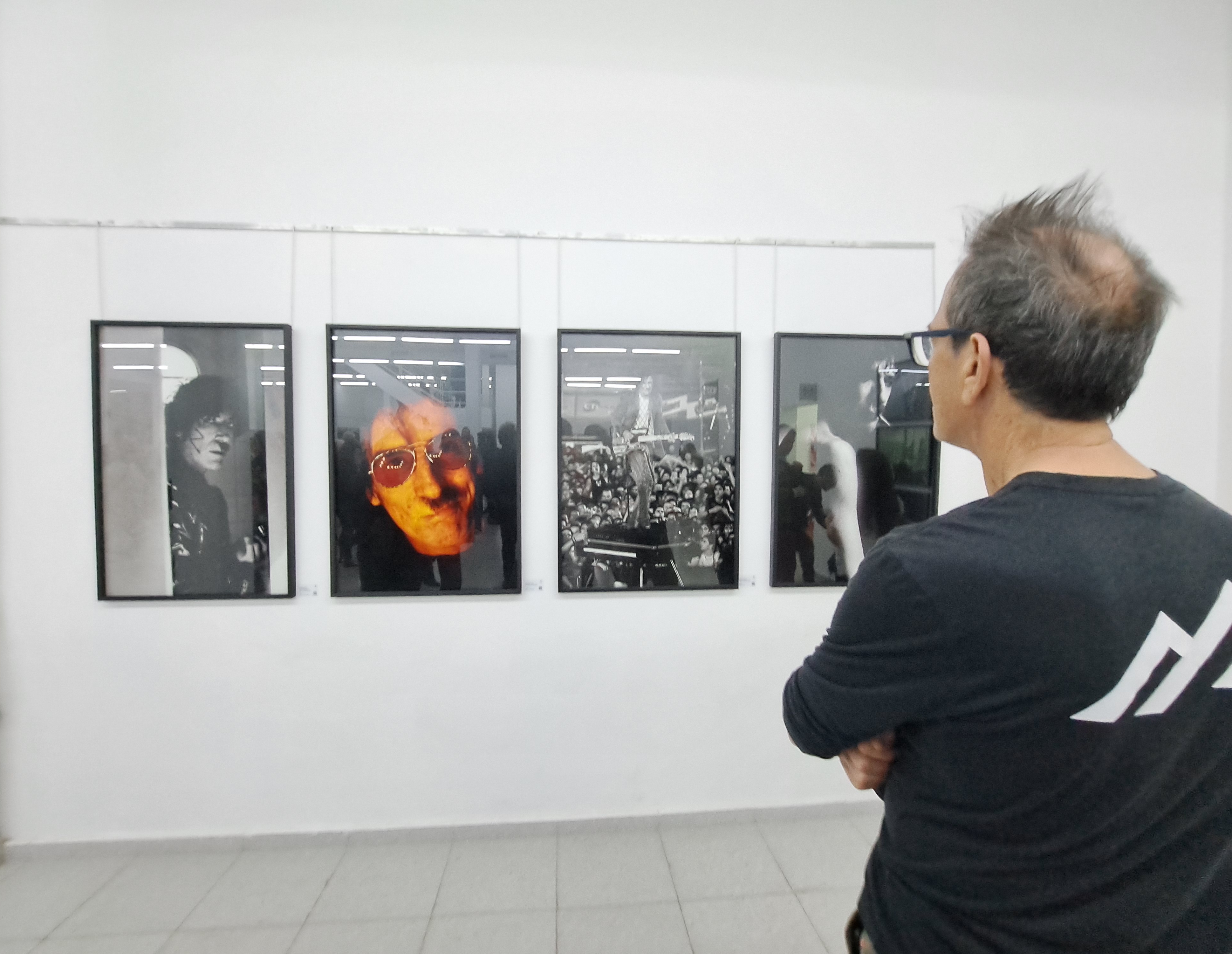 Una muestra fotográfica homenajea a Charly García en San Martín